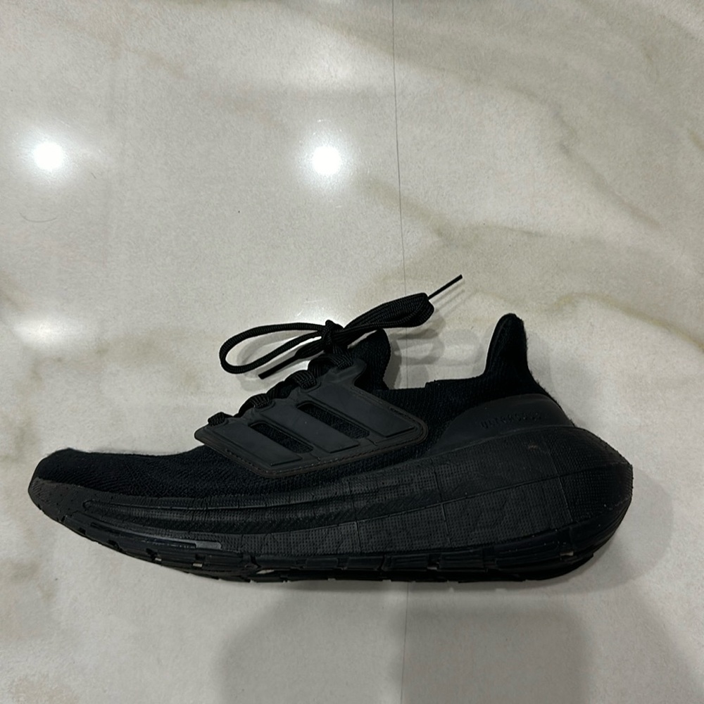 Adidas ultraboost boys sneakers sz 3.5